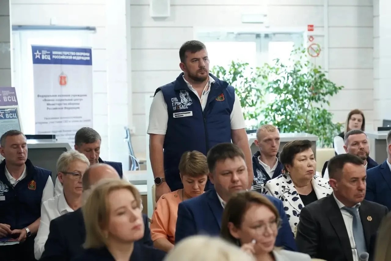 В региональном филиале фонда «Защитники Отечества» под председательством губернатора Кузбасса Ильи Середюка состоялось заседание межведомственной комиссии, на котором обсудили комплексную поддержку ветеранов СВО и их семей