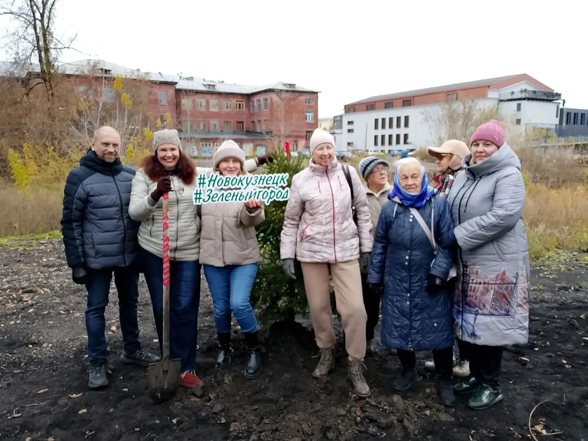 В Новокузнецке активисты ТОС приняли участие в акции «Сохраним лес!»